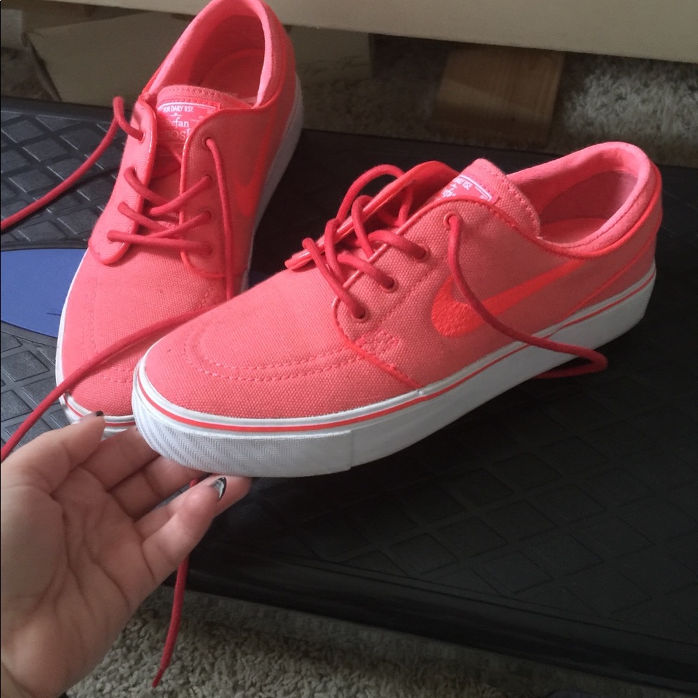 Neon orange/ pink Nike’s.
